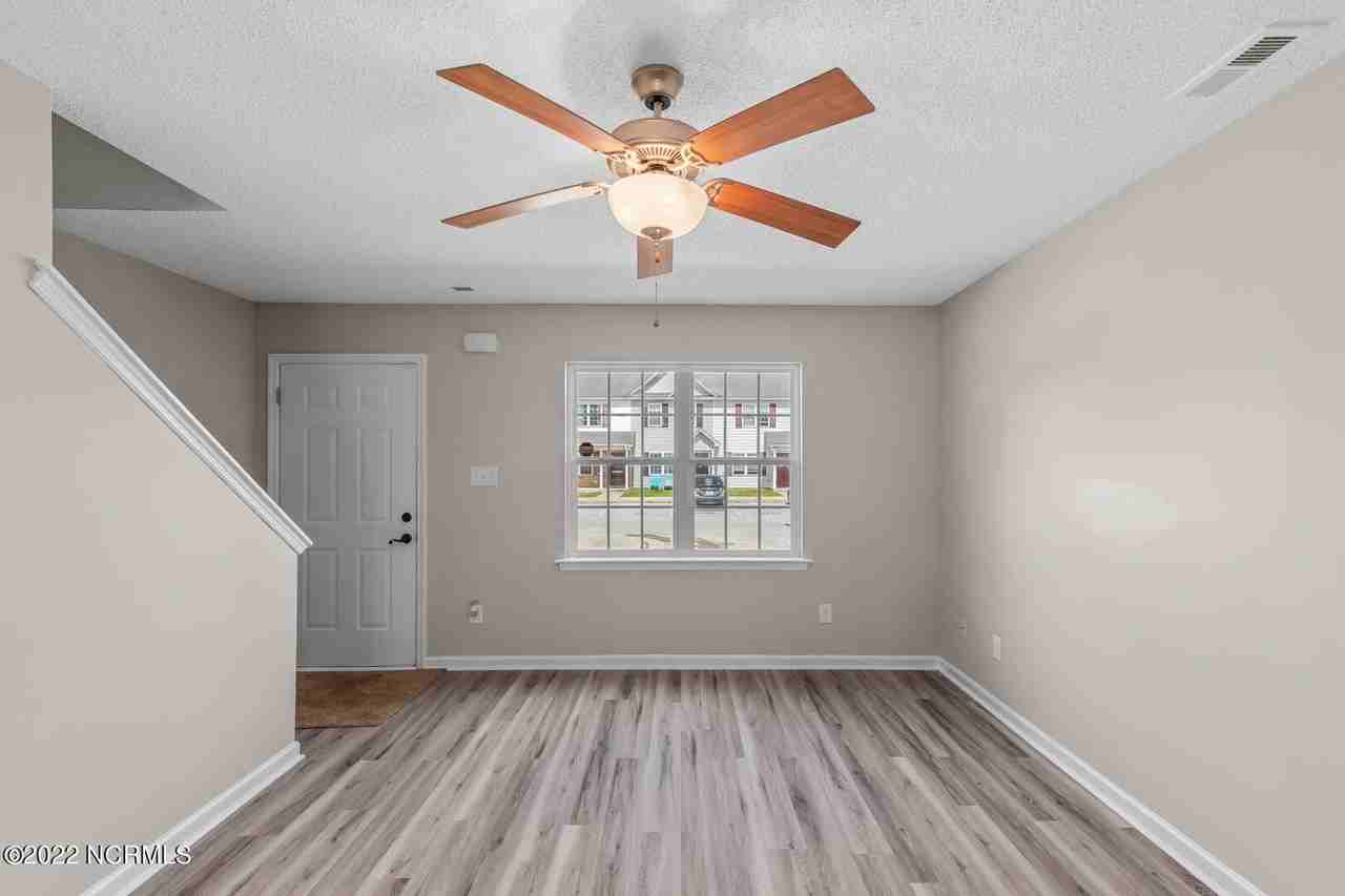 1004 Banister Loop - Photo 5 of 27