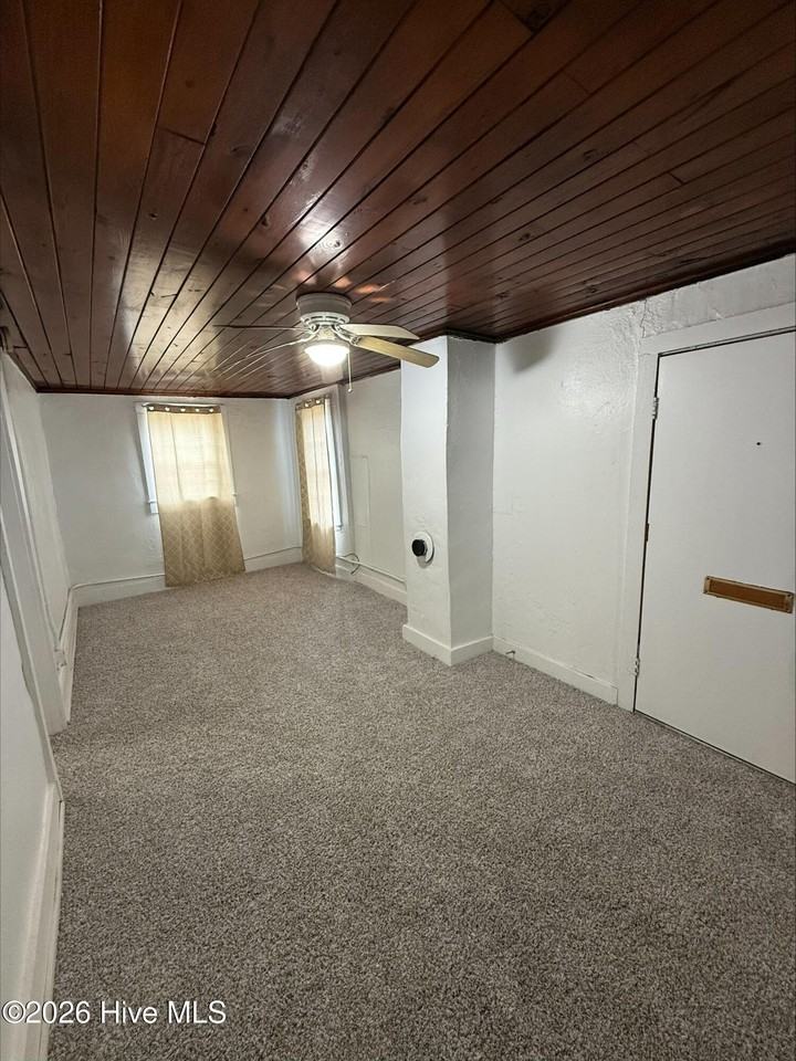 905 Nash St E - Photo 2 of 10