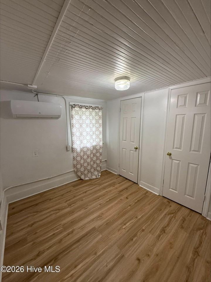 905 Nash St E - Photo 4 of 10