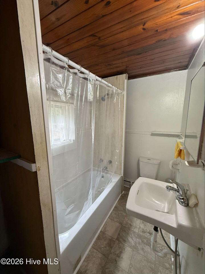 905 Nash St E - Photo 5 of 10