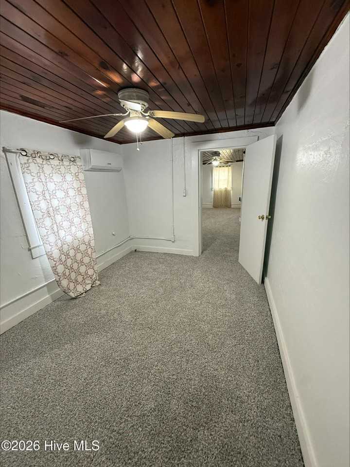 905 Nash St E - Photo 7 of 10
