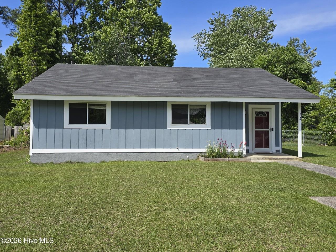 504 Dennis Rd - Photo 2 of 20