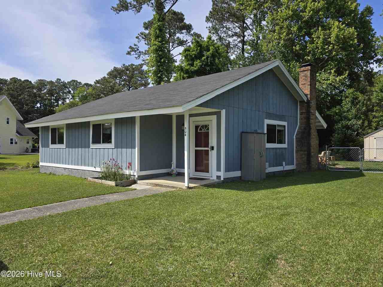 504 Dennis Rd - Photo 3 of 20