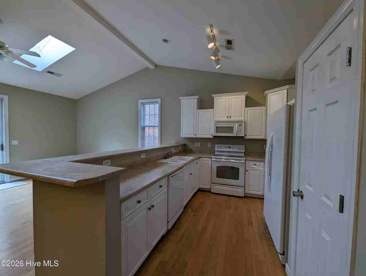 5334 Christian Dr - Photo 3 of 14
