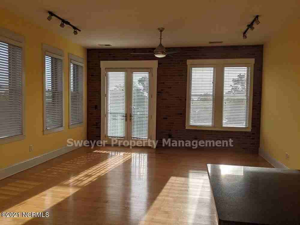709 N 4th St - Photo 7 of 15