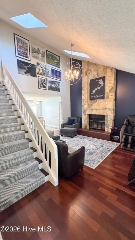 2106 Perry Dr - Photo 2 of 22