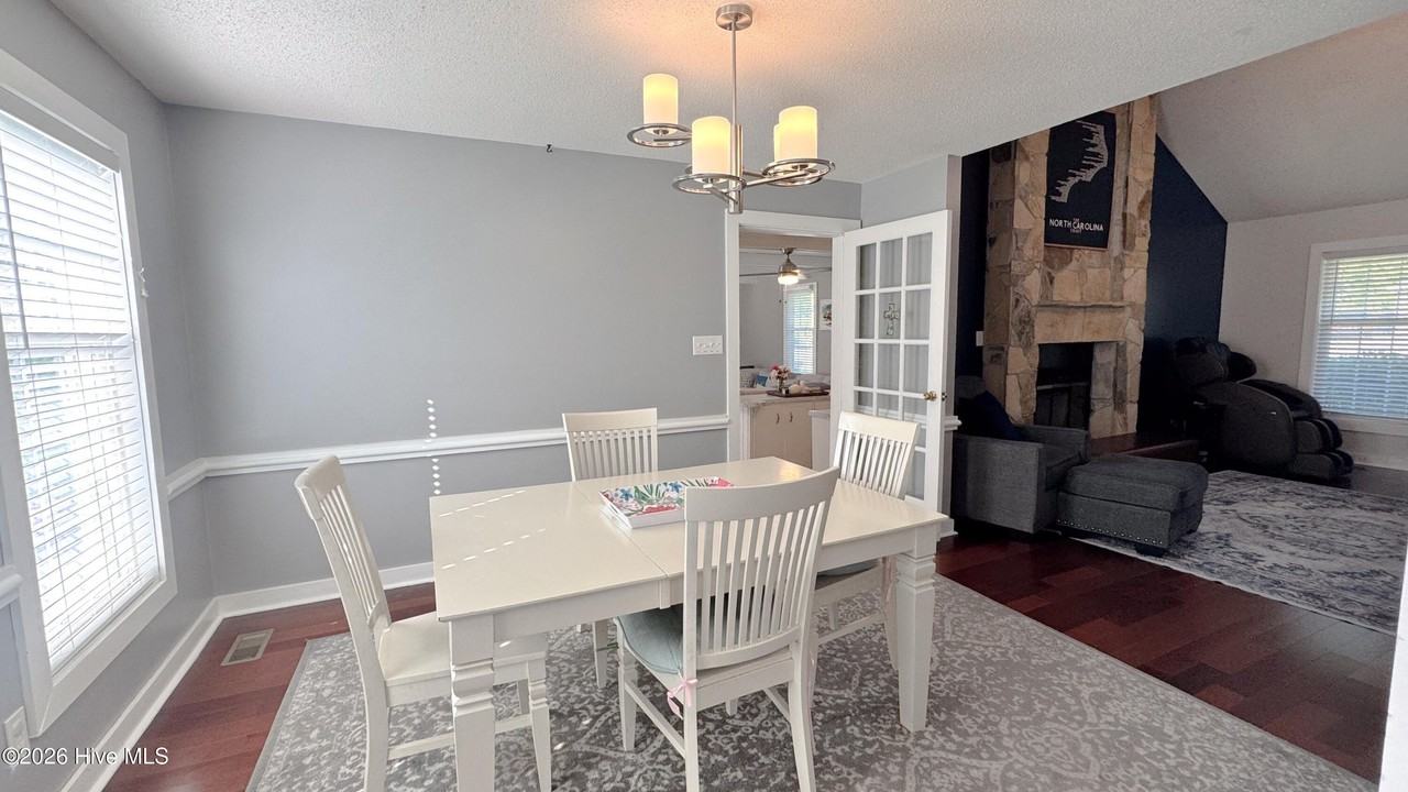 2106 Perry Dr - Photo 3 of 22