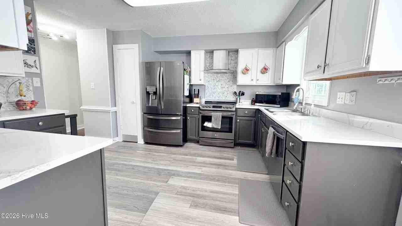 2106 Perry Dr - Photo 4 of 22