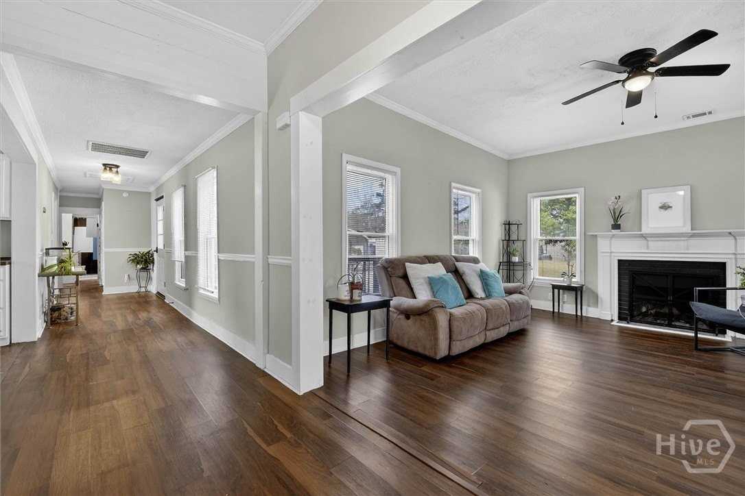 127 Morgan St - Photo 7 of 34
