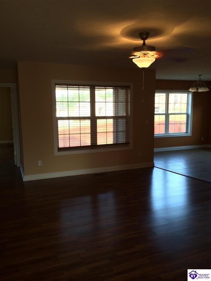913 Silktree Cir - Photo 2 of 27