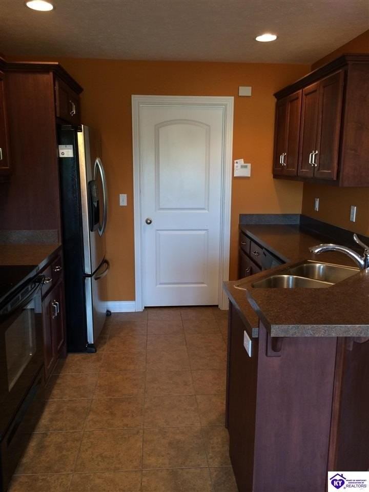 913 Silktree Cir - Photo 3 of 27