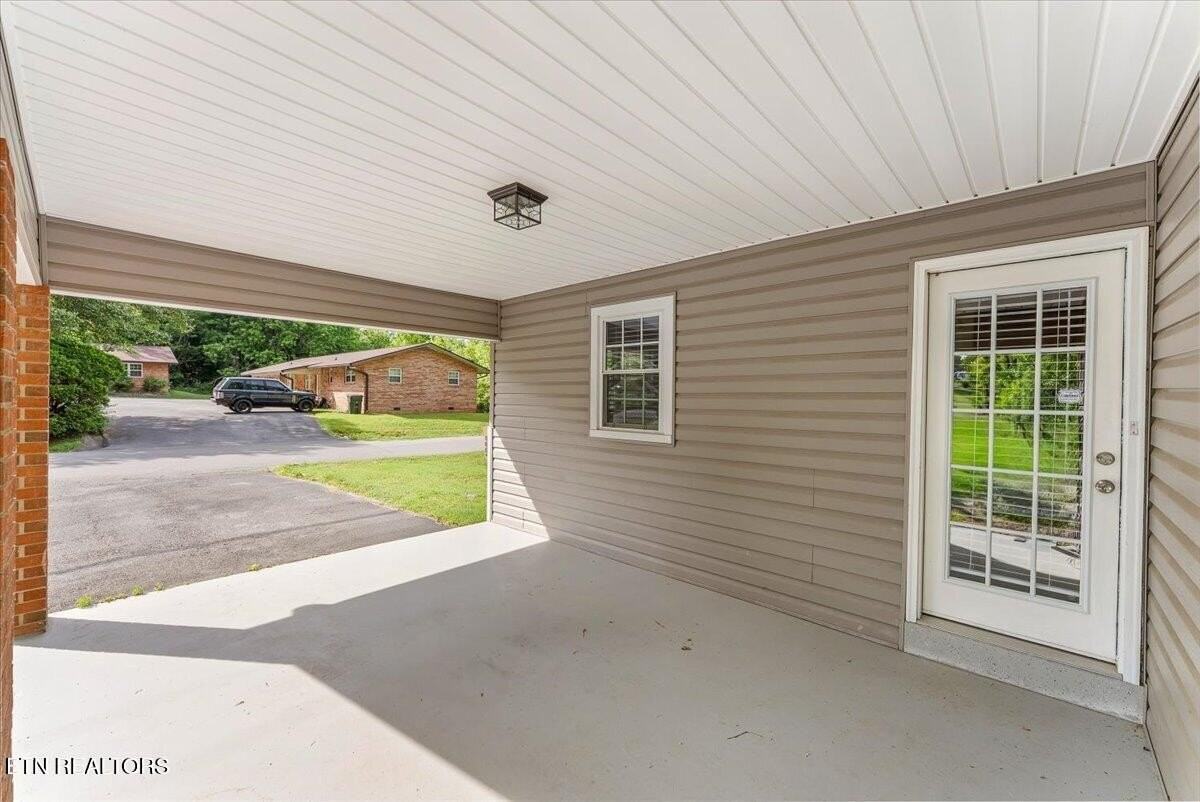 1004 Murphy Rd - Photo 6 of 25