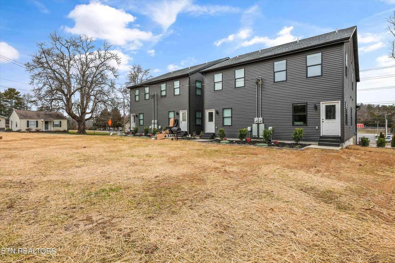 8306 Lobelia Ln - Photo 5 of 43