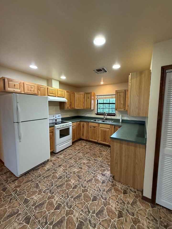 1441 Hidden Acres Rd - Photo 5 of 19