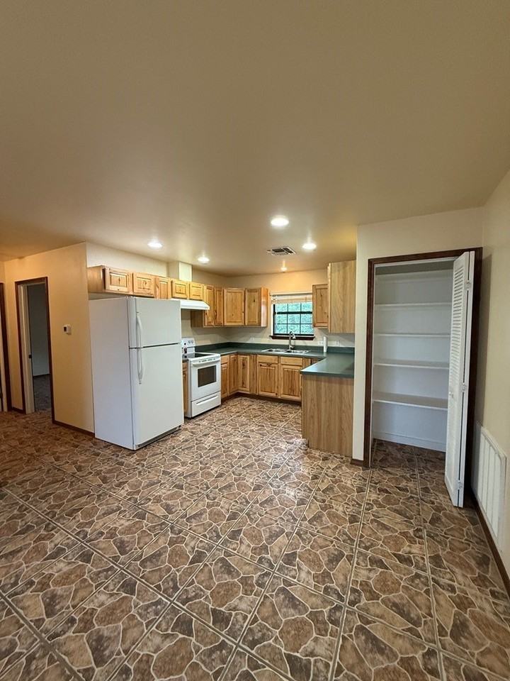 1441 Hidden Acres Rd - Photo 6 of 19