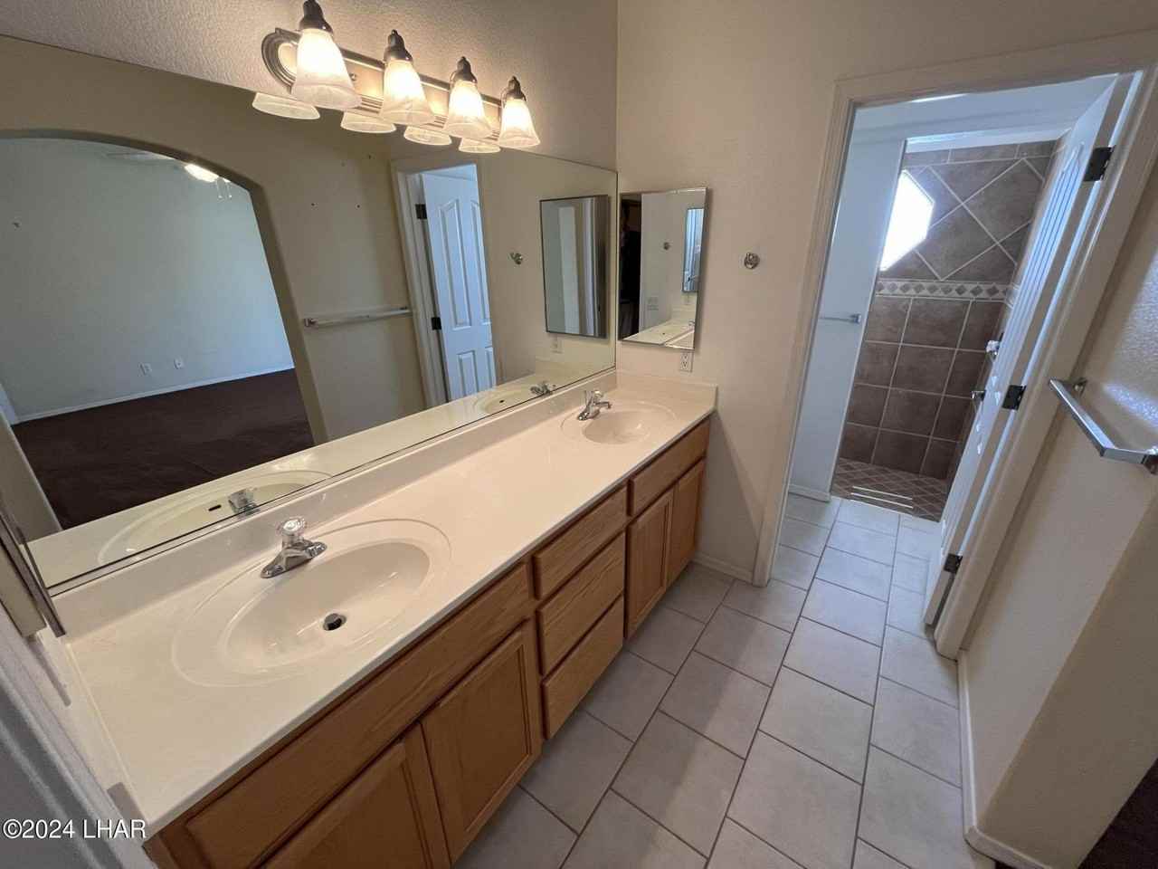 3258 Kiowa Blvd S - Photo 7 of 20