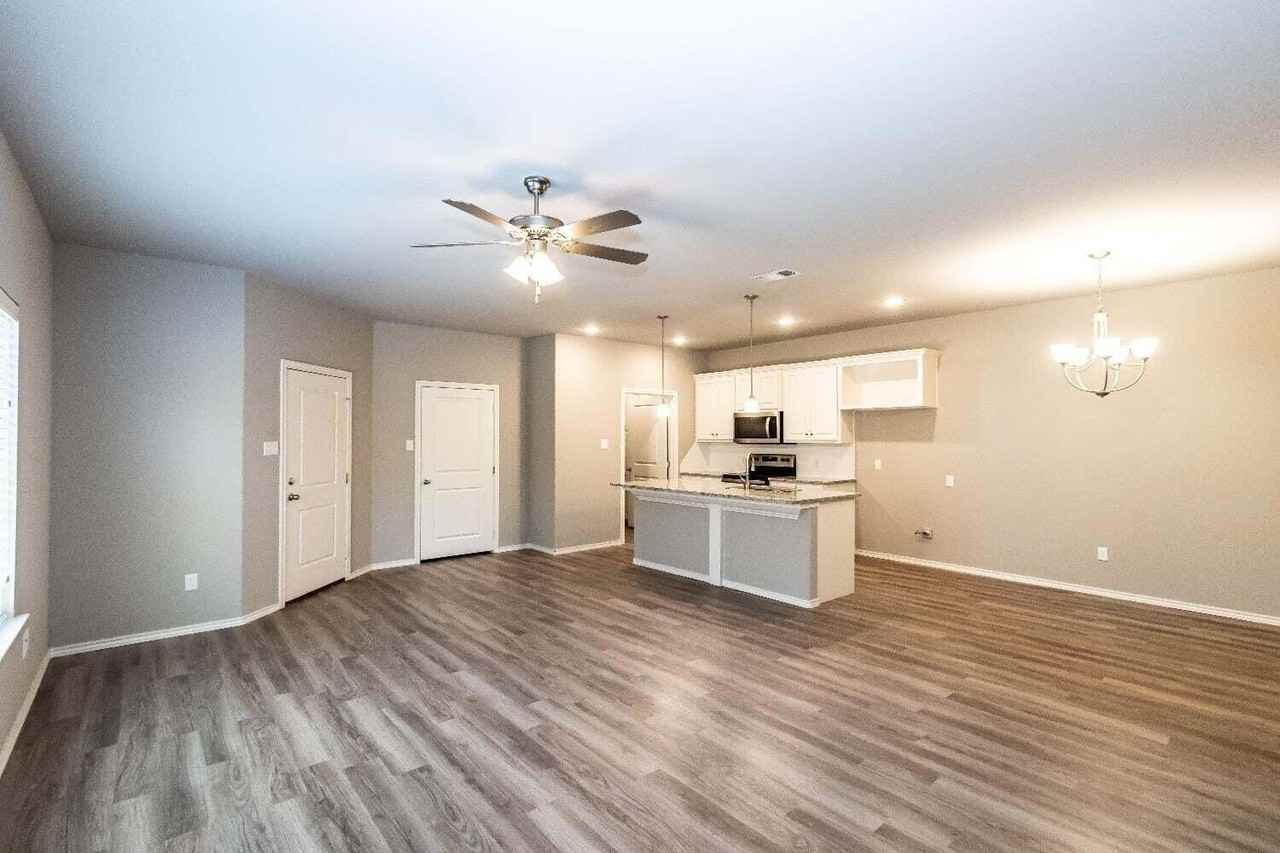 1218 Preston Trl #A - Photo 2 of 24