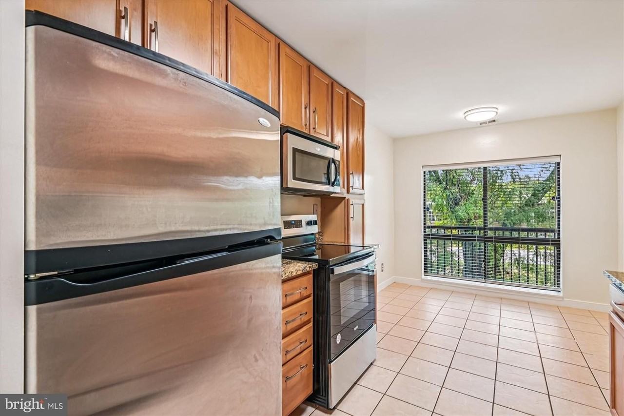 300 Hilltop Ln - Photo 4 of 50