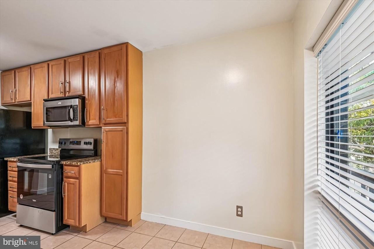 300 Hilltop Ln - Photo 5 of 50