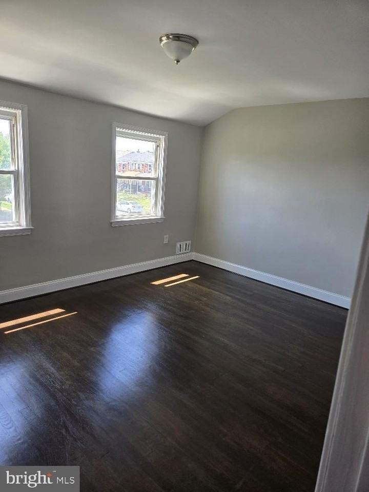 8120 Kavanagh Rd - Photo 4 of 23
