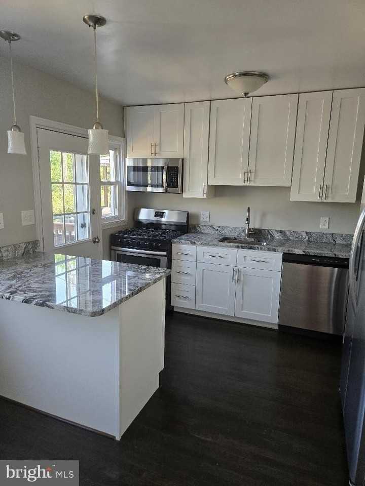 8120 Kavanagh Rd - Photo 7 of 23