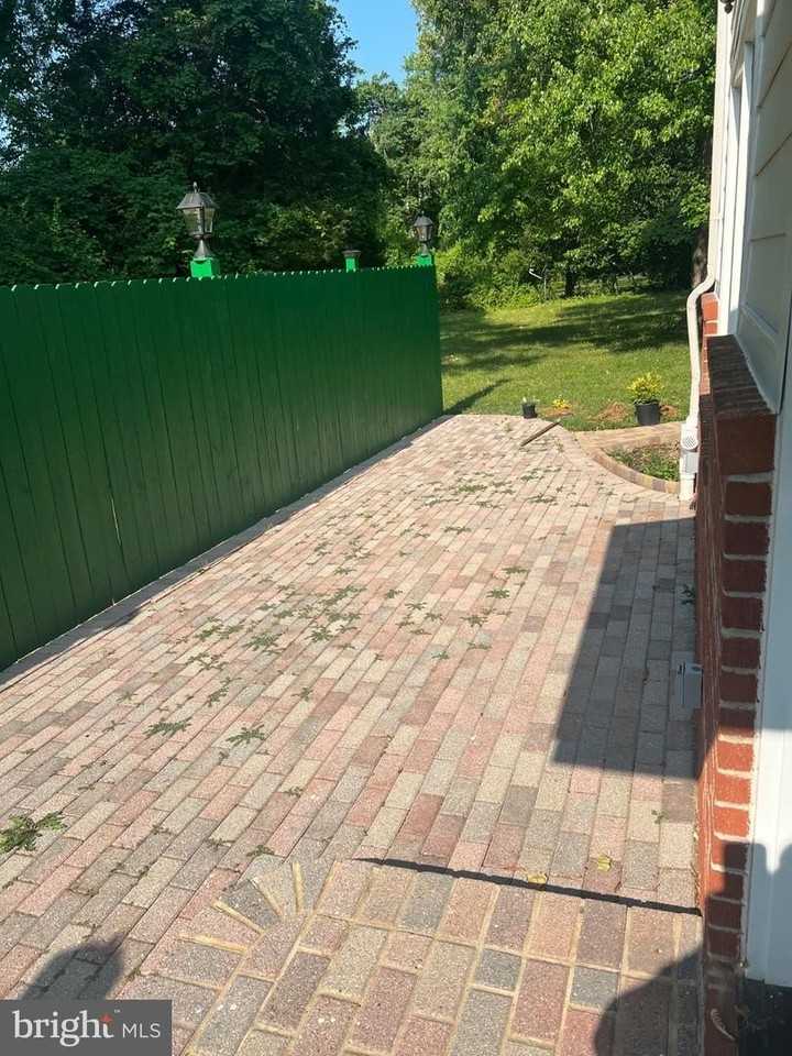 7703 Newcastle Dr - Photo 6 of 7