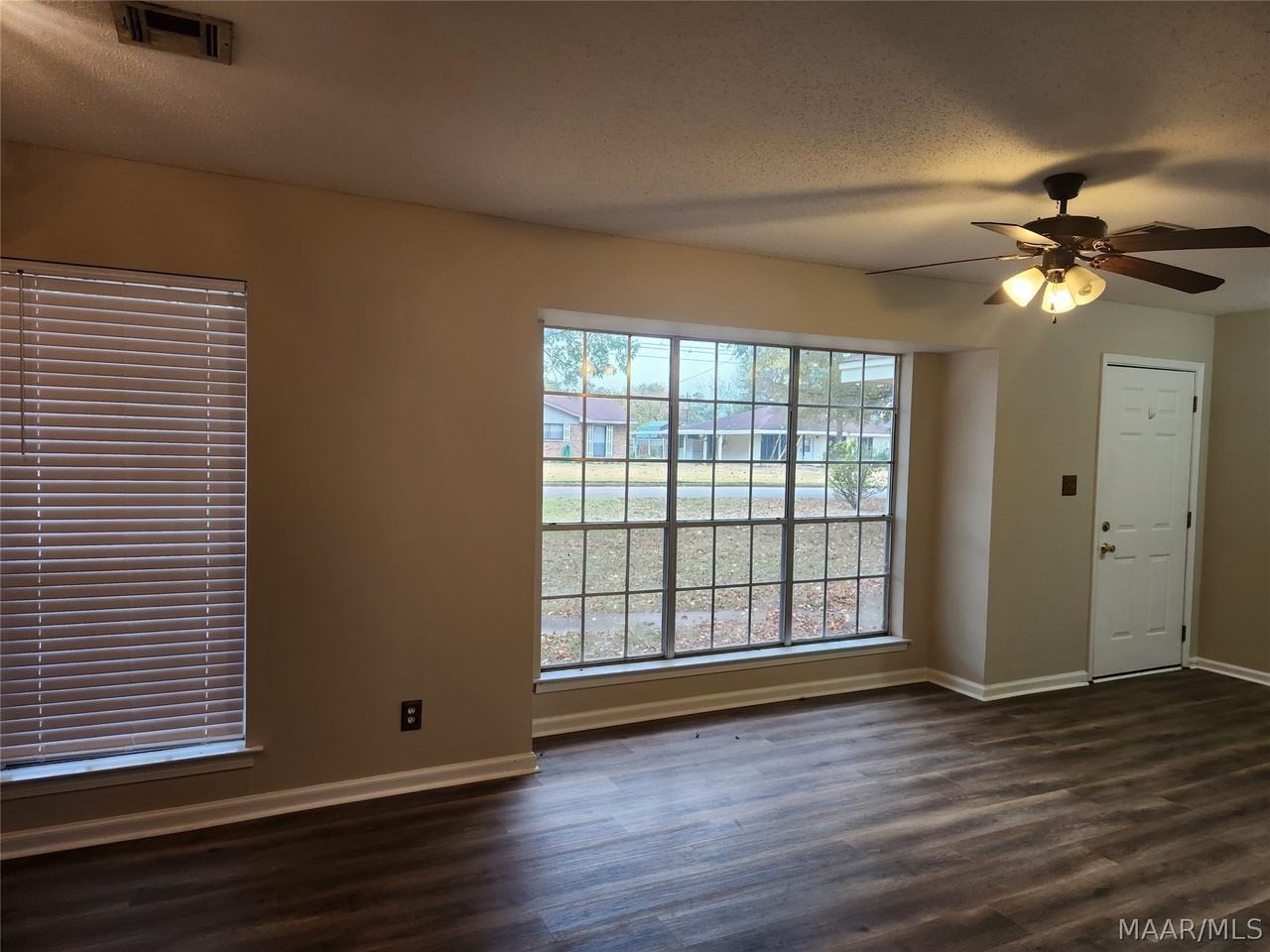278 Teri Ln - Photo 4 of 31