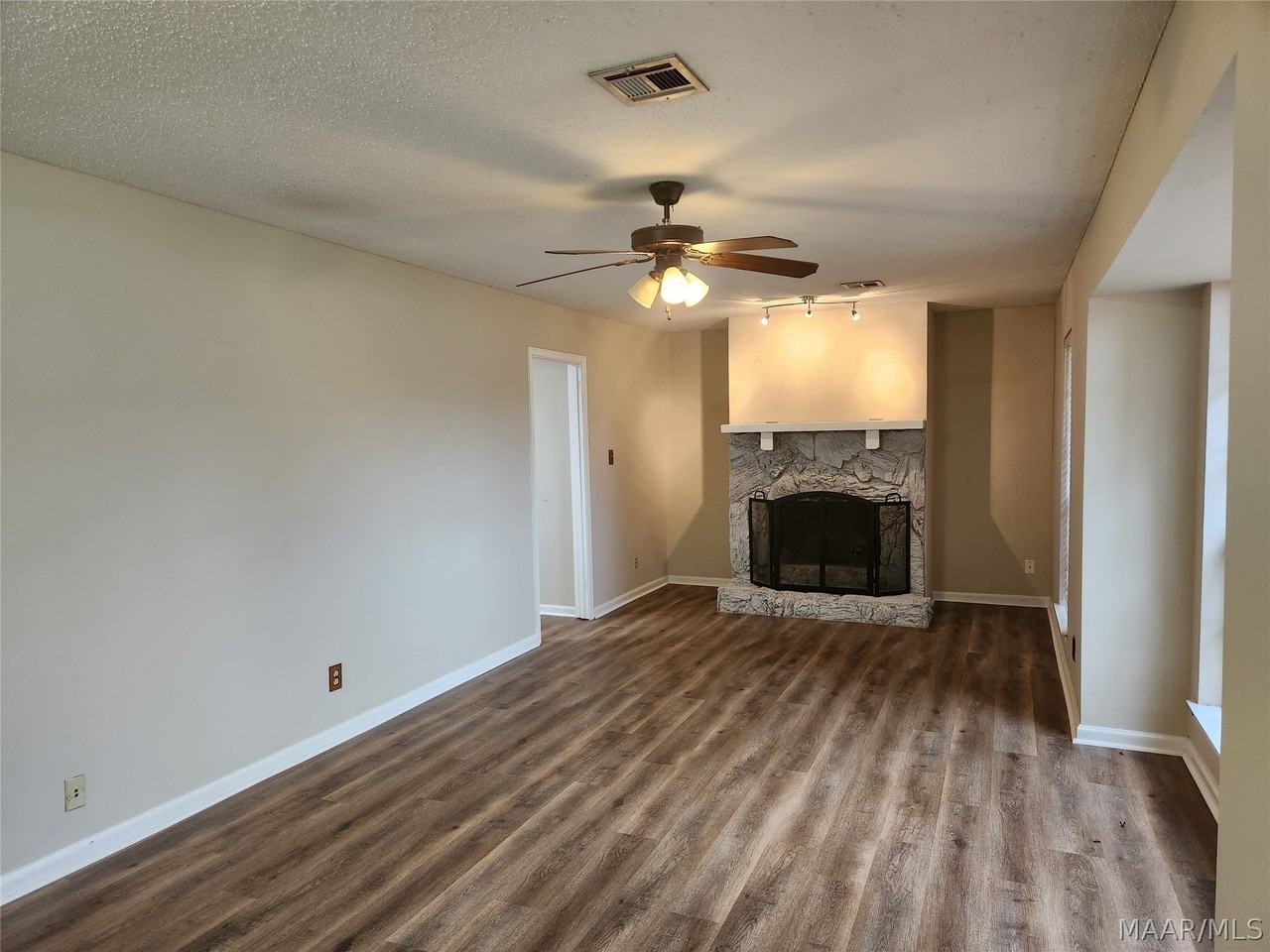 278 Teri Ln - Photo 5 of 31