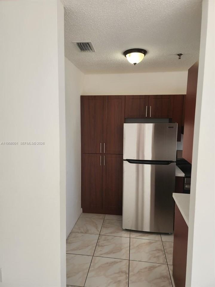 10805 Sw 86th St #12 - Photo 3 of 21