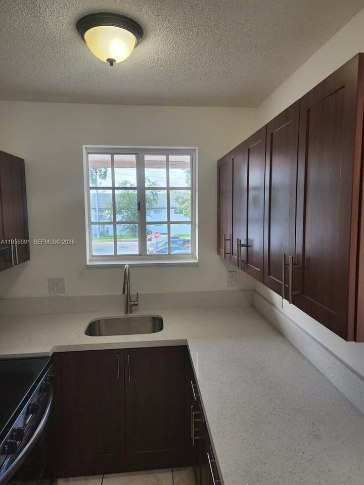 10805 Sw 86th St #12 - Photo 5 of 21