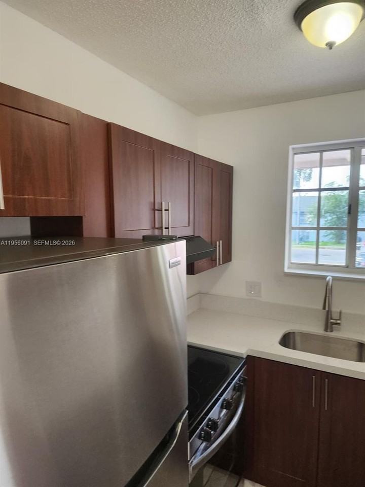 10805 Sw 86th St #12 - Photo 7 of 21