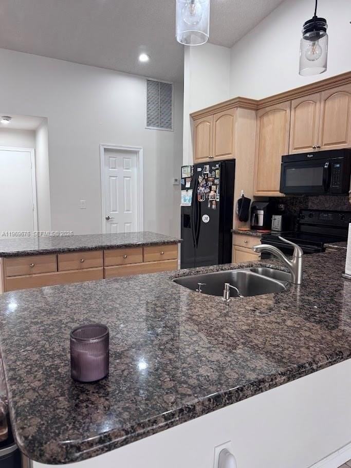 1080 Nw 100th Way - Photo 7 of 24