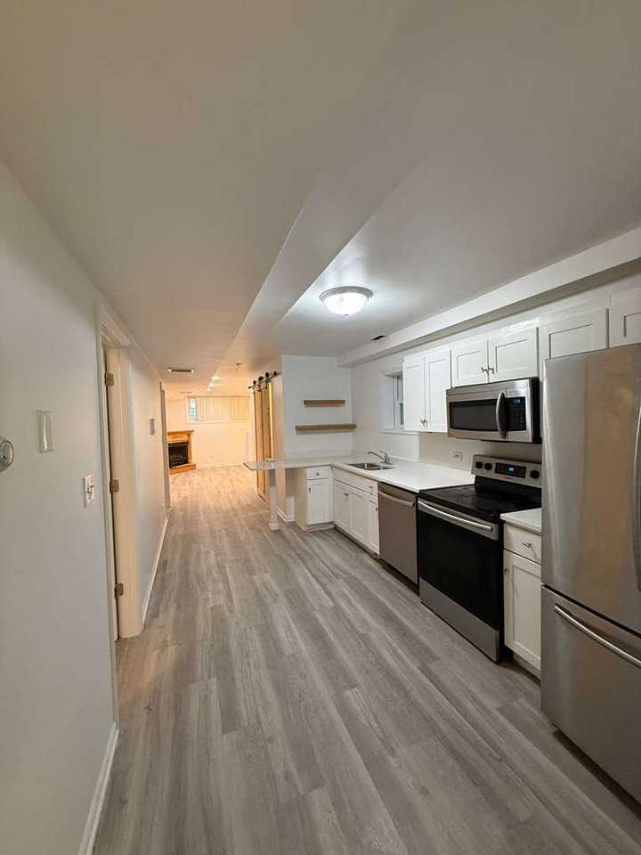 1528 W Chestnut St #B - Photo 6 of 9