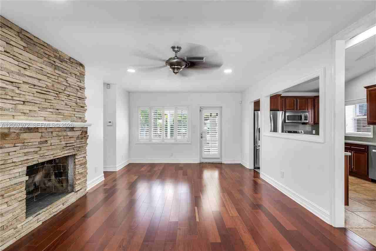720 Ne 17th Ter - Photo 7 of 48