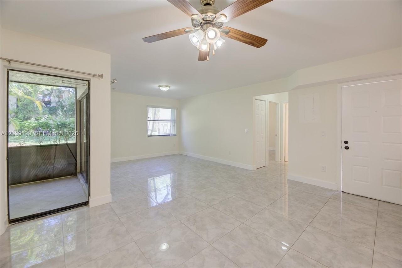 20160 Ne 3rd Ct #3 - Photo 2 of 28