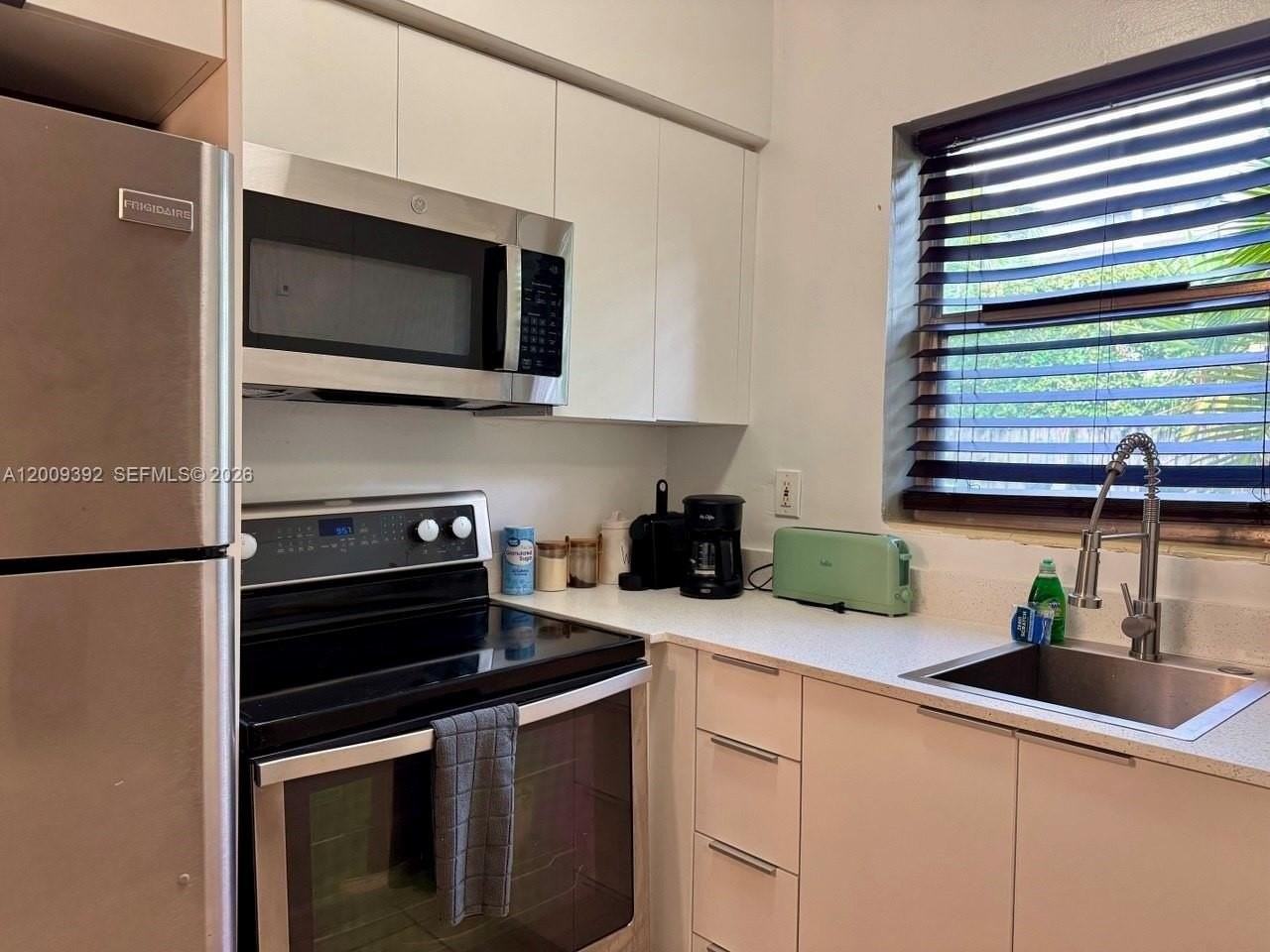 1130 Ne 81st St #3 - Photo 3 of 22