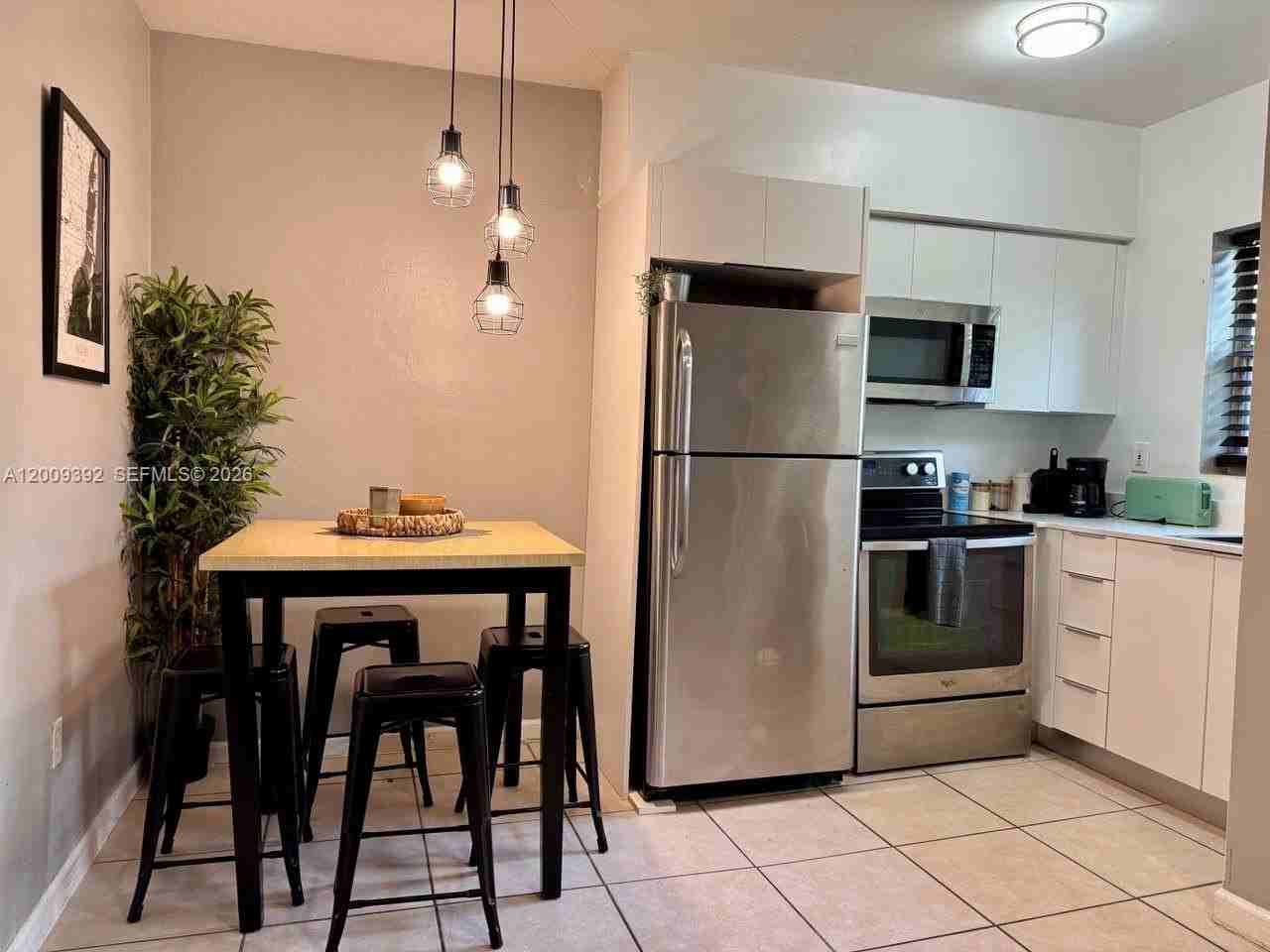1130 Ne 81st St #3 - Photo 4 of 22
