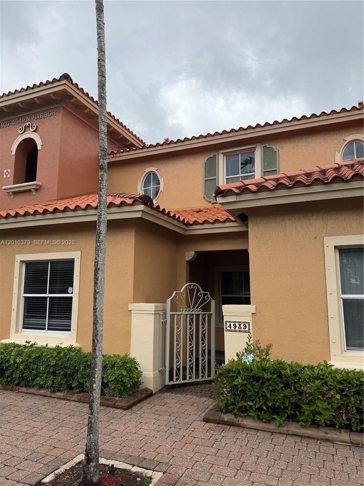 4939 N Harbor Isles Dr #106 - Photo 2 of 19