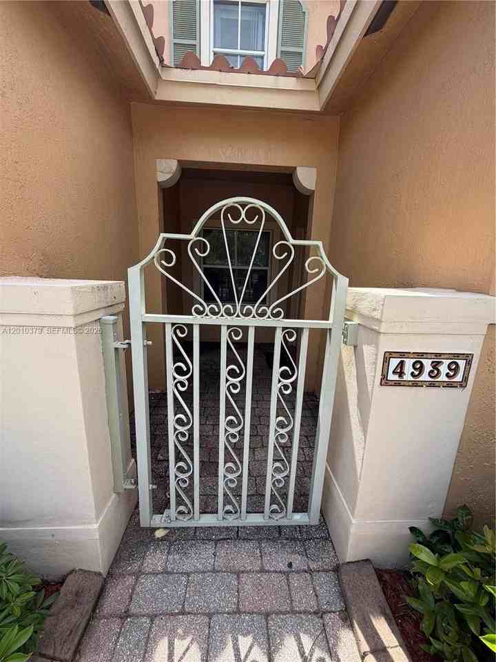 4939 N Harbor Isles Dr #106 - Photo 3 of 19