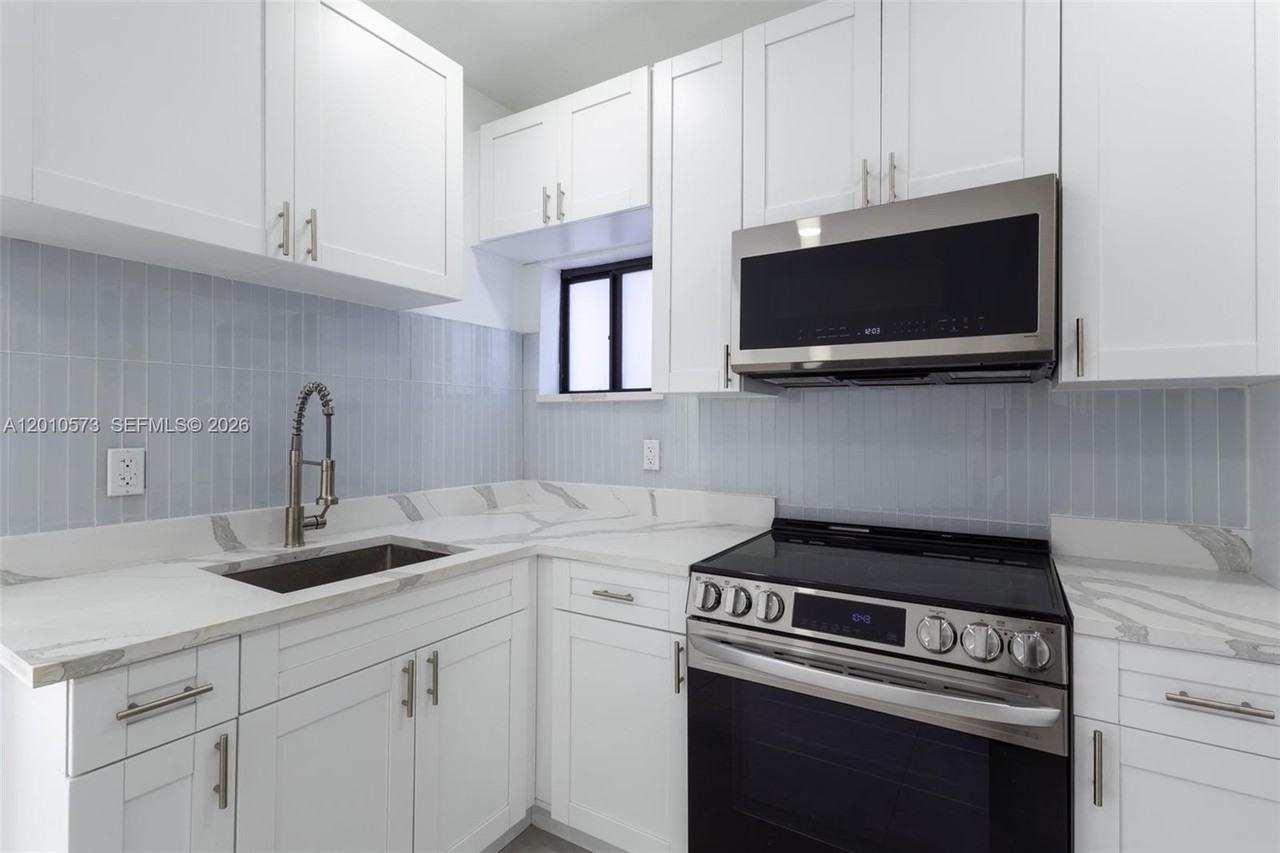 571 Nw 152nd St #BACK - Photo 5 of 21