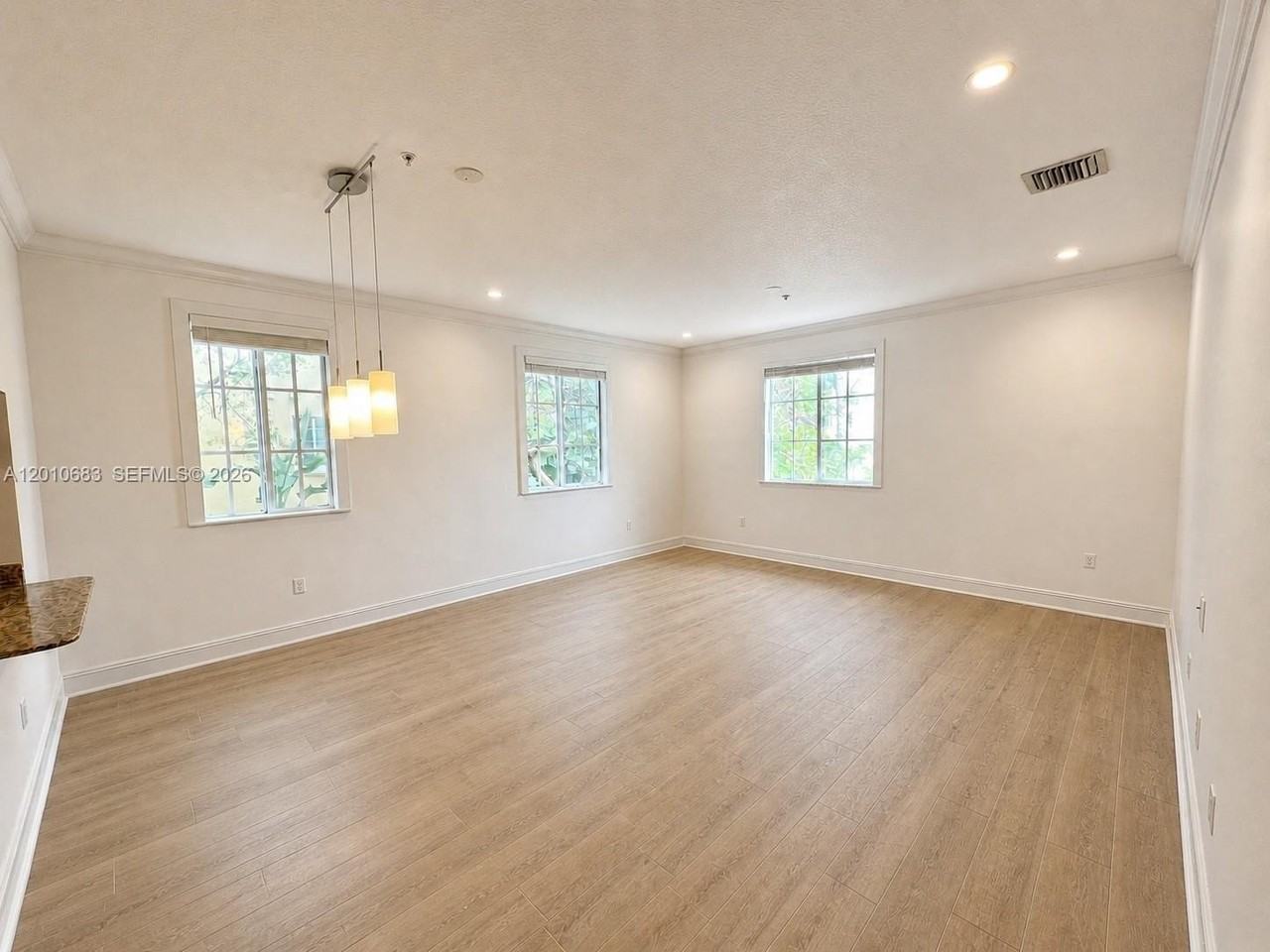 115 Mendoza Ave #202 - Photo 2 of 8