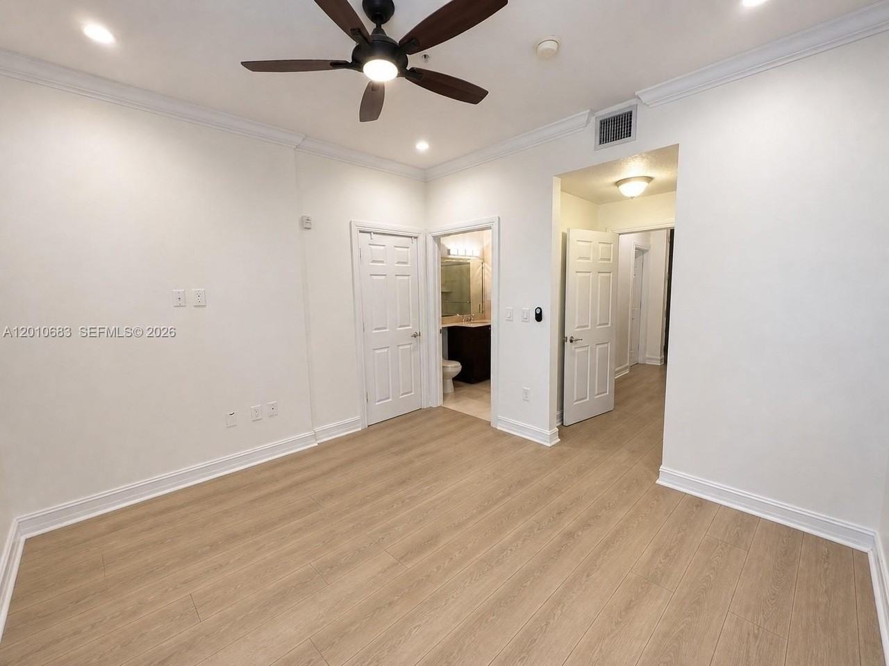 115 Mendoza Ave #202 - Photo 5 of 8