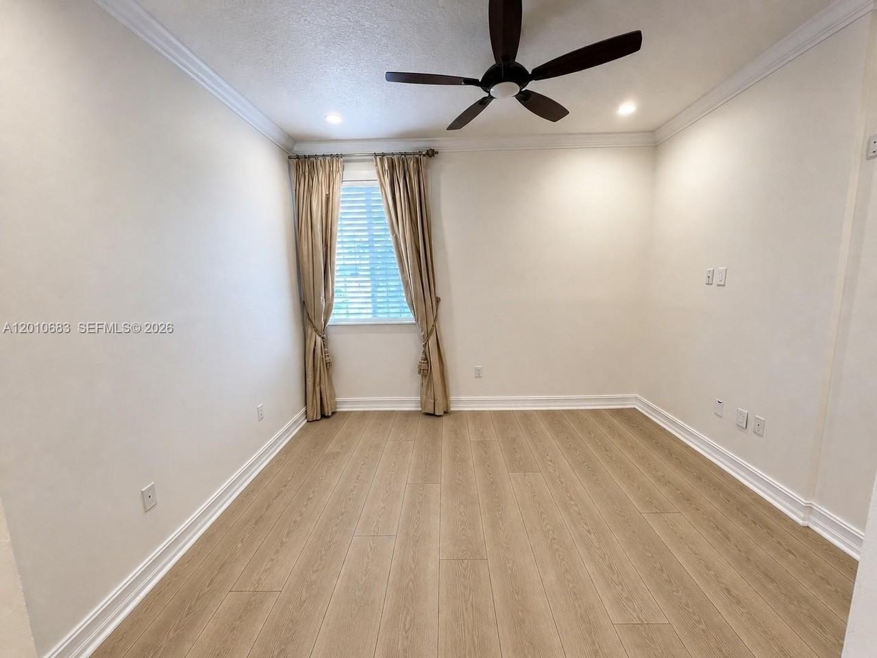 115 Mendoza Ave #202 - Photo 6 of 8