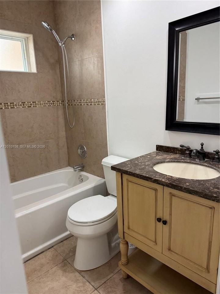 1407 Seagrape Cir - Photo 6 of 9