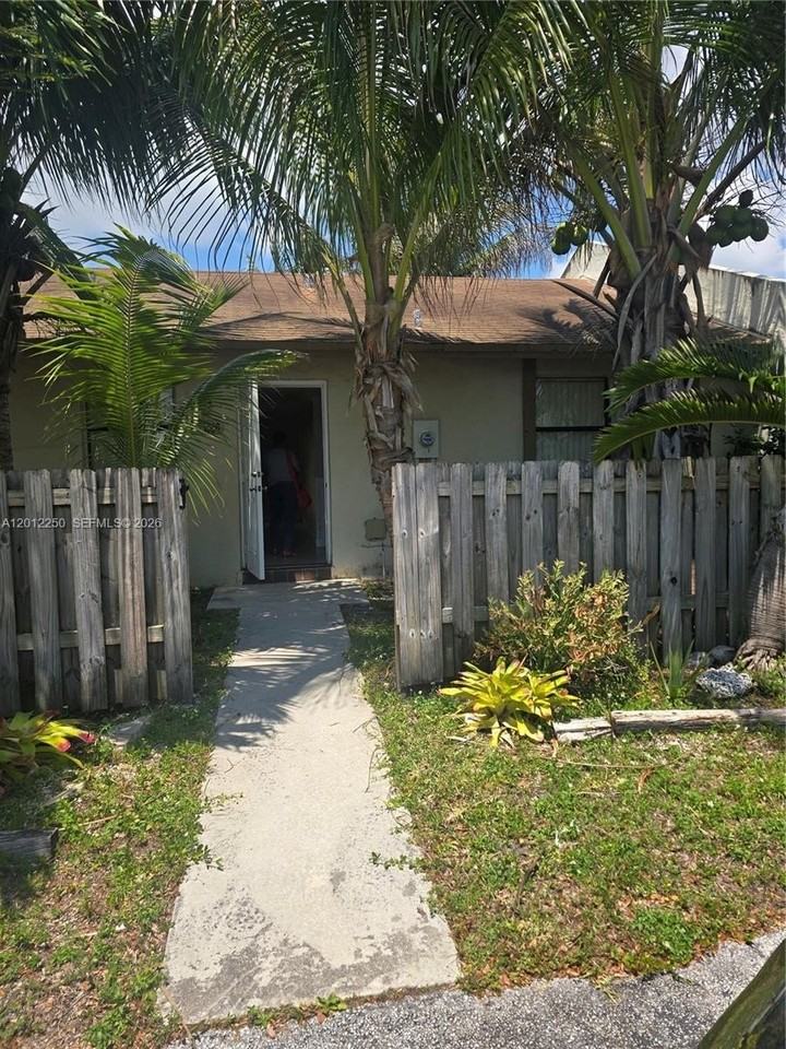 1630 Sandpiper Blvd - Photo 2 of 15