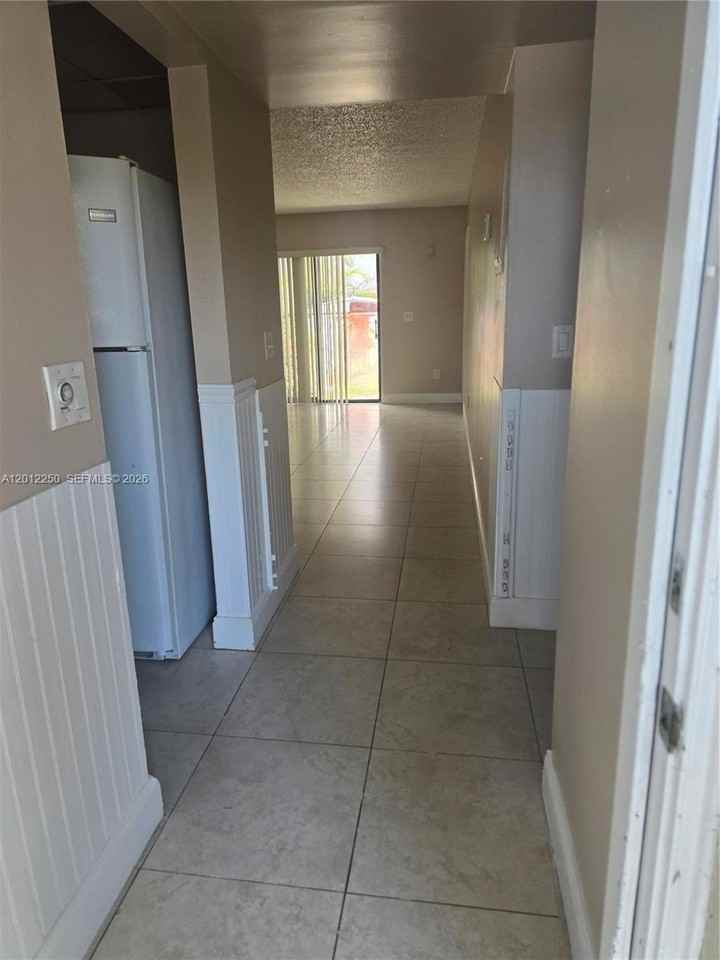 1630 Sandpiper Blvd - Photo 3 of 15