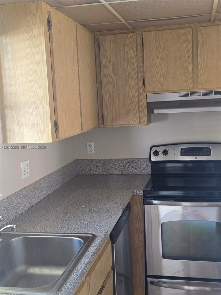 1630 Sandpiper Blvd - Photo 4 of 15