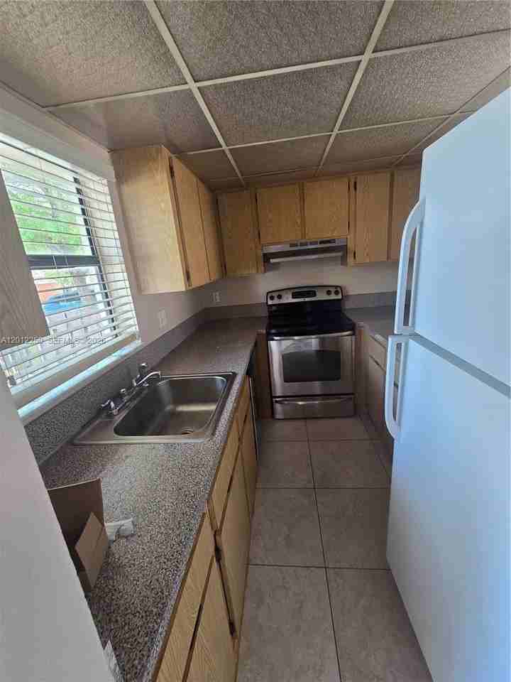 1630 Sandpiper Blvd - Photo 5 of 15