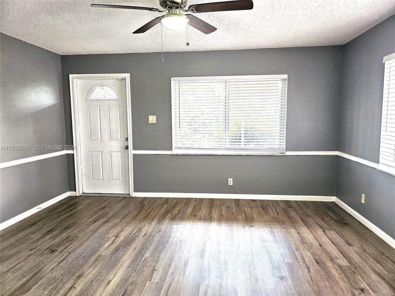 1040 Nw 73rd Ter - Photo 3 of 38