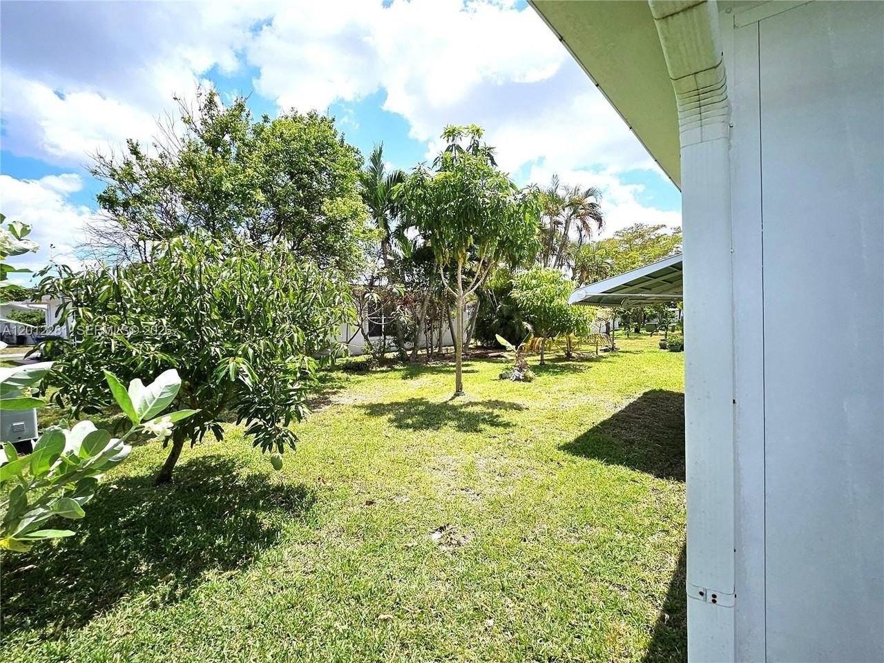 1040 Nw 73rd Ter - Photo 7 of 38